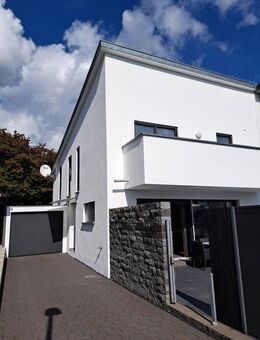 Moderne Doppelhaushälfte mit ebenerdigem Pool & Sauna in bester Lage von Gärtringen - Gärtringen