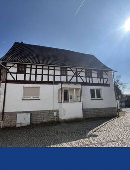 Sanierungsbedürftiges Zweifamilienhaus mit Potential, Hof und Scheune - Niederbösa