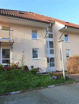 Biederitz: Großzügige 1-Zimmer-Wohnung mit EBK, Parkett und Balkon (Am WR 4-9) - Biederitz