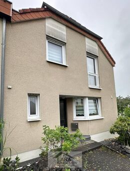 Platz für die ganze Familie - Charmantes Reihenendhaus in ruhiger Lage mit Garten und Garage in Bielefeld-Brackwede - Bielefeld