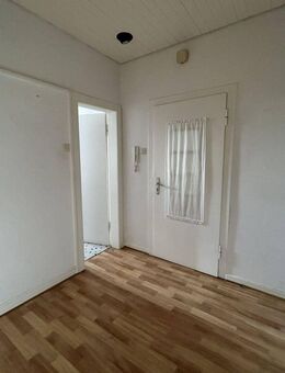 RENOVIERUNG NOTWENDIG: 2-Zimmer-Erdgeschosswohnung in Arnsberg - Arnsberg