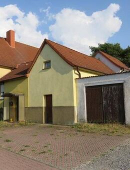 Großzügiges Zweifamilienhaus mit Nebengelass - Staßfurt