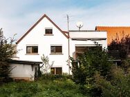 Großes Haus, schön eingewachsener Garten: 1-2 Parteienhaus in Hungen zentral - Hungen