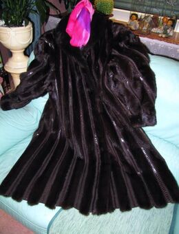 Damen Nerzmantel mit Schlangenapplikation Gr. 44 - 46 - VB 259 € - Berlin