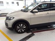 VW T-Cross, 1.0 TSI Move, Jahr 2023 - Langenhagen