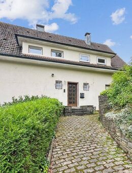 Zweifamilienhaus mit großer Weide zum Kernsanieren in Gummersbach-Niederseßmar - Gummersbach