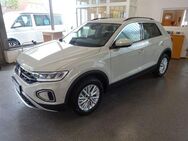 VW T-Roc, 1.5 TSI Life, Jahr 2023 - Oyten