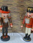 Nachlass:Zwei große alte  Nussknacker aus der ehemaligen DDR in 58300
