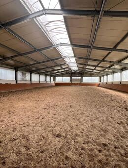 Reithallenanlage mit Stallungen zwischen Emden und Leer - Moormerland