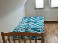 möbliertes WG-Zimmer mit Wlan, TV, Gästeküche, Bad/WC Teilung, Waschmaschine, Terrasse, Garten, Waschmaschine und Trockner - Heilbronn