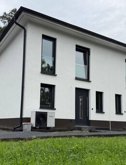 Bezugsfertige Neubau-Doppelhaushälfte mit Luxusausstattung & privater Zufahrt - Blankenfelde-Mahlow