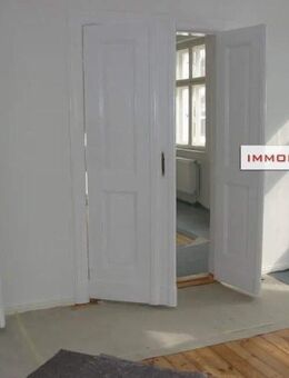 IMMOBERLIN.de - Ausbaufähiges Ein-/Zweifamilienhaus auf großem Westgrundstück mit Neubaupotential - Berlin