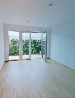 MIT TERRASSE, EINBAUKÜCHE & EBENERDIGER DUSCHE - helle & gemütliche 2-Zimmer-Wohnung - Straßkirchen