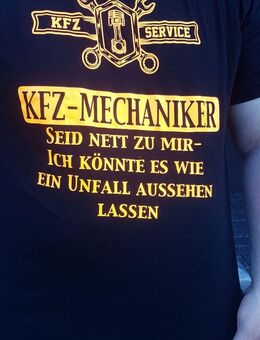 Kfz Mechaniker hat noch Zeit für die Frau - Mainz