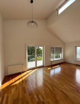 Charmantes 4-Zimmer-Dachgeschoss-Apartment mit traumhaftem Ausblick in Waiblingen - Waiblingen