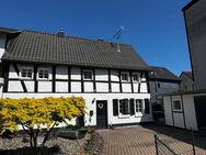 SANKT AUGUSTIN, tolles saniertes Fachwerkhaus mit 3-4 Zimmer, ca. 80 m² Wfl. und ca. 360 m² Süd-GrSt - Sankt Augustin