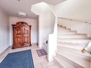 Imposante Maisonette-Wohnung mit Haus-im-Haus-Charakter, 4 Balkonen, Doppelcarport und Sauna! - Groß Grönau