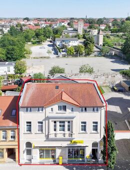Voll vermietetes Mehrfamilienhaus mit Gewerbe, Innenhof und Garage im Zentrum Staßfurts - Staßfurt