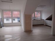 Sonnige Dachgeschoß-Wohnung (neuer Dachausbau) - Nürnberg