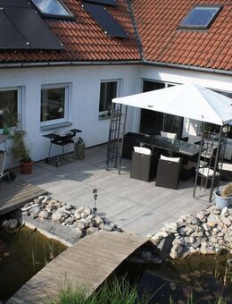 15 km nördl. Lauf: Zweifamilienhaus in absolut ruhiger Randlage, mit PV-Anlage, Wallbox, Sauna, Fitneßraum, EBK, Dopp.Gar., Kamin, K 449 - Lauf (Pegnitz)