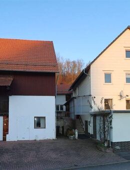 Großzügiges Familienanwesen mit Innenhof, Nebengebäuden und herrlicher Aussicht - Sontra