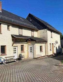 Ein- Zweifamilienhaus mit Scheune, Garagen und großem Grundstück - Drognitz