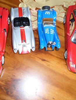 3 Ferrari und 1 Bugatti Modellauto - Bad Neuenahr-Ahrweiler