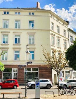 Bezugsfertige 3,5 Zimmer Dachgeschoss-Maisonette-Wohnung auf zwei Ebenen mit Balkon & Skylineblick - Frankfurt (Main)