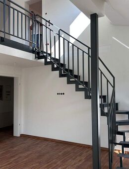 Erstbezug mit Balkon: Geschmackvolle 4-Zimmer-Maisonette-Wohnung mit Balkon (KfW 55 Haus) - Zwiefalten