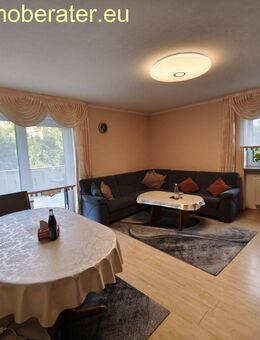 Große 5-Zi-Wohnung-WFL ca. 140 m² // 3-4-Schlafzimmer / hochw. Einbauküche / extra Arbeitszimmer / Terrassen-Balkon / 1. OG / mit Garage. - Neunburg (Wald) Zentrum