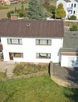 Verwirklichen Sie sich in diesem großen EFH mit ausladendem Grundstück und ELW - Bad Münder (Deister)