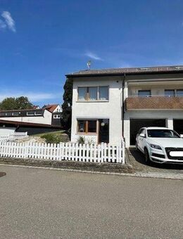 Vielseitig nutzbar, neuwertig renov./mod.! Attraktives Ein- bis Zweifam.-Hs. (DHH) m. 4,6 Ar Grdst. u. Doppelgarage in ruh. Lage! - Großbettlingen