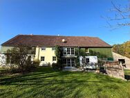 *Wohntraum im Grünen* Familienfreundliche Wohnung im DHH-Stil mit XXLGarten, Werkstatt mit Hebebühne - Ziemetshausen