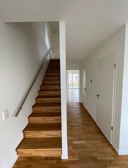 Exklusives Wohnen im Grünen - Moderne 3-Zimmer-Gartenwohnung mit Terrasse und Tiefgaragenstellplatz an der Jenfelder Au! - Hamburg