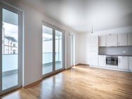 Helle 2-Raum-Wohnung mit EBK, Wanne und Balkon - Leipzig