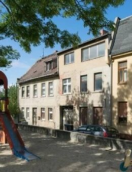 Zwei historische Wohnhäuser am "Süßen Eck" - Bernburg (Saale)