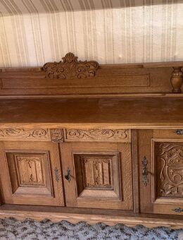 massiven Buffetschrank im Stil der Gründerzeit - Liebenburg