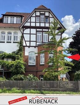 Stilvolle Altbauwohnung in attraktiver Stadtlage mit Wintergarten und zwei Balkonen - Nienburg (Weser)