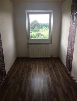 *Ruhige Lage* Frisch Renovierte 8 Zimmer Wohnung im 1.OG - Klietz