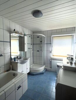 Eine solide Doppelhaushälfte sucht neue Besitzer: Eins, zwei, drei - zieh ein und machs fein ! - Nordhausen