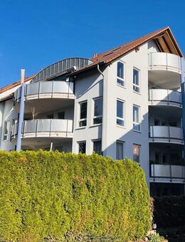 Sehr helle 3,5 Zimmer-Wohnung mit Garten/Terrasse/Stellplatz in der Tiefgarage und Außenstellplatz - Winnenden