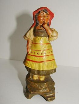 Schöne antike Figur, Keramikfigur, Motiv Rotkäppchen, handbemalt. - Königsbach-Stein