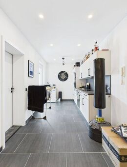 Hochwertig renovierte 4-Zimmer-Wohnung mit Wintergarten in bester Lage von Kumpfmühl! - Regensburg