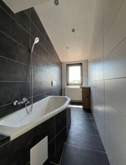 frisch renovierte 3 RW im DG in zentraler Lage von Naumburg - Naumburg (Saale)