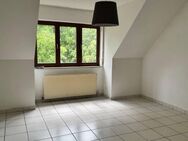 Attraktive 3-Zimmer-Wohnung mit Aufzug und kleinem Balkon sowie einem Pkw-Abstellplatz im Freien zu vermieten - Albstadt