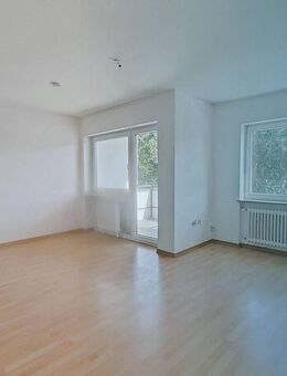 Nur mit WBS! ERSTBEZUG NACH SANIERUNG: Große 3-Zimmer-Wohnung mit BALKON in BADEWANNE - Lügde (Stadt der Osterräder)