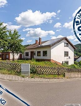 Aussicht über Adenau im beliebten Wohngebiet: Einfamilienhaus mit Garten und Garage - Adenau