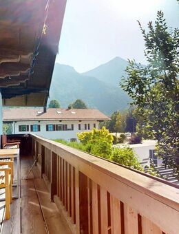 Modern saniert - stilvolle 3-Zimmer-Wohnung mit Balkon und Grundofen - Marquartstein