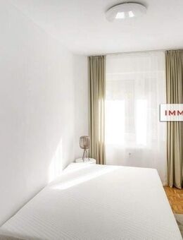 IMMOBERLIN.DE - Beliebte Lage: Hochwertig sanierte & möblierte Wohnung mit Loggia - Berlin