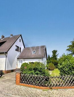 Doppelhaushälfte mit ausgebautem Dachgeschoss und Vollkeller auf einem 815 m² großen Grundstück! - Laatzen